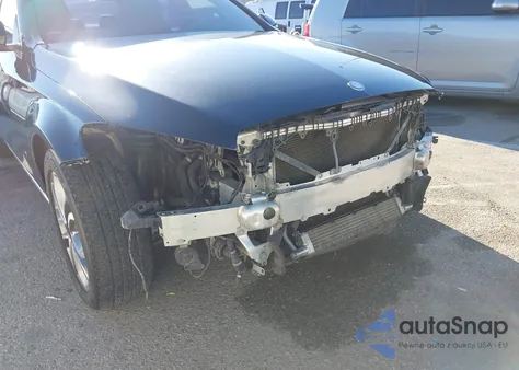 2015 Mercedes-Benz C 300 z USA, uszkodzony, nr VIN 55SWF4JBXFU056603